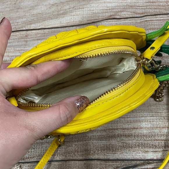 Kate Spade RARE “Wing It” Pineapple Quilted Crossbody - Picture 8 of 15